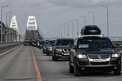 Более 430 автомобилей скопилось в очереди на подъездах к Крымскому мосту